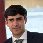 Estoy finalizando mi tercer año en la carrera de Educación Primaria en la universidad de Sevilla. Soy un joven con mucha e ilusión